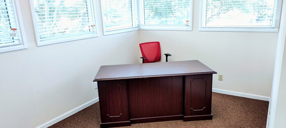 More Photos Of 3675 20th St, Vero Beach Office For Lease