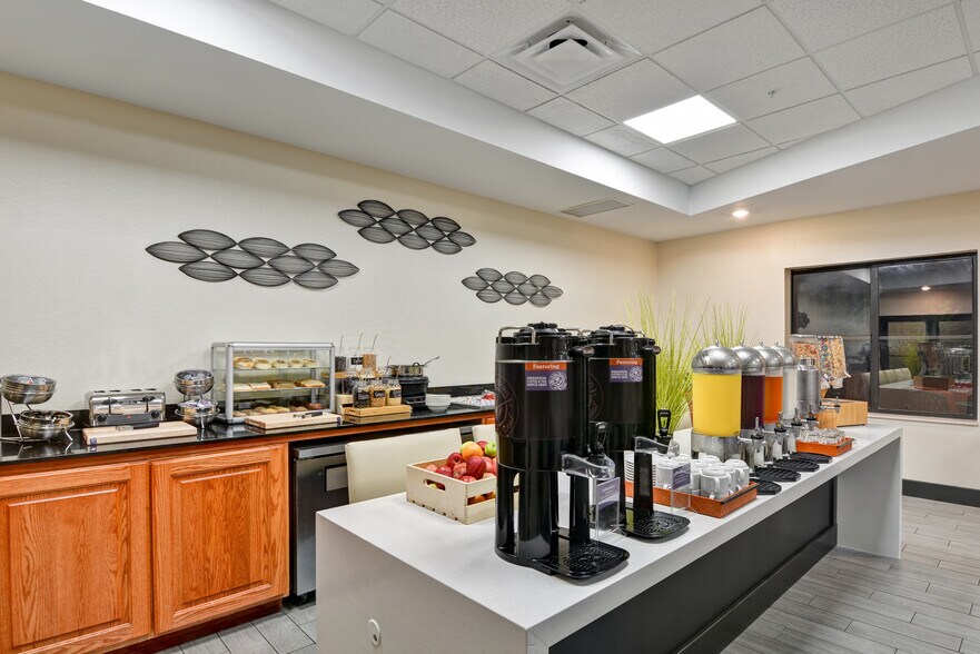 More Photos Of 10 Gateway Dr, Hattiesburg Hotel For Sale