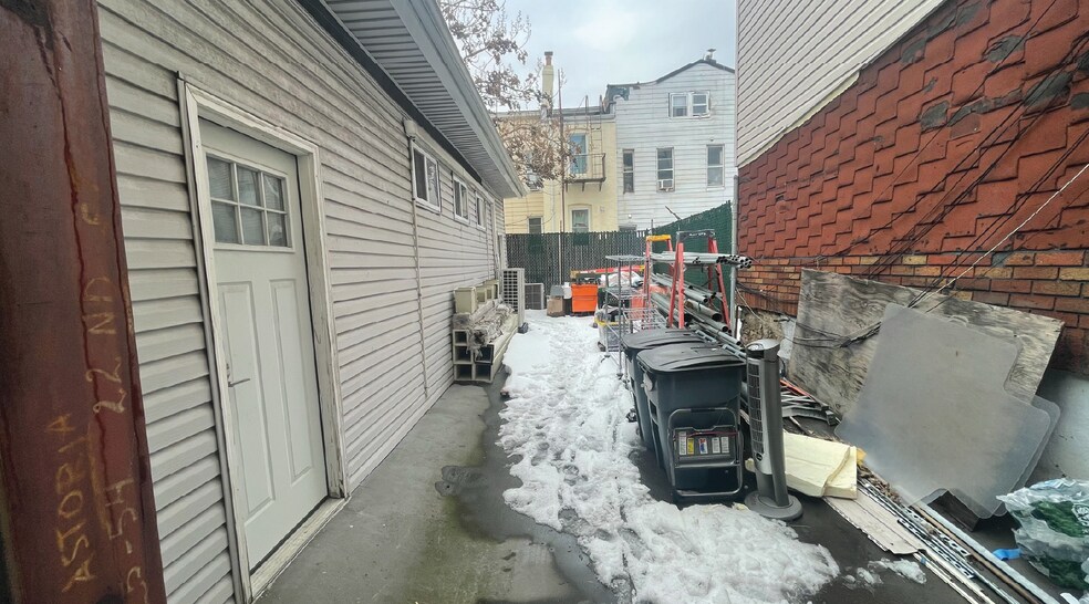 More Photos Of 2554 22nd St, Astoria Industrial For Lease