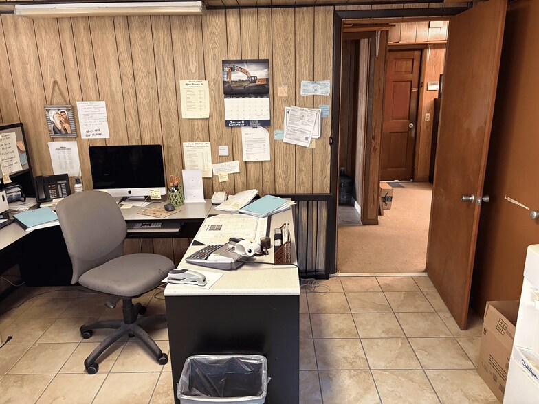 More Photos Of 211 N 9th St, Immokalee Contractor Storage Yard For Sale