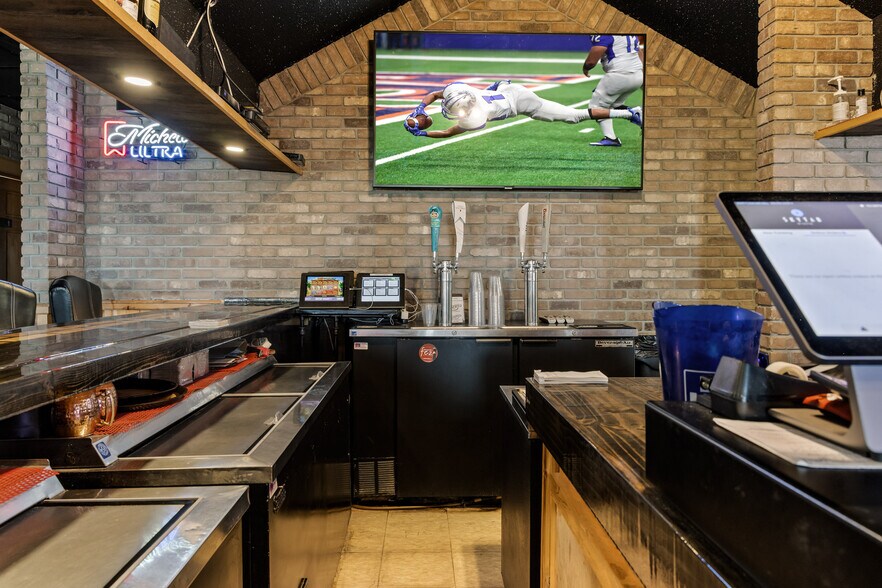 More Photos Of 205 1st St SW, Glyndon Restaurant For Sale