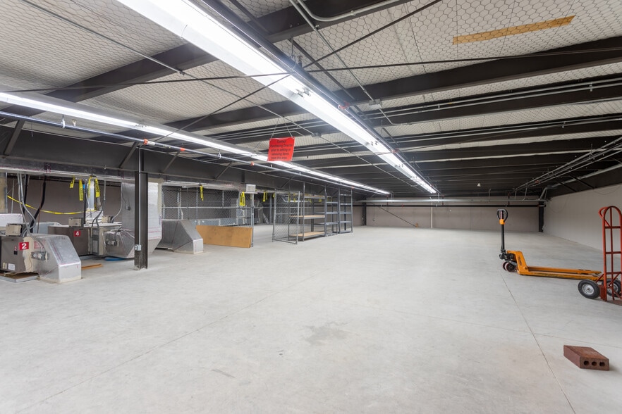 More Photos Of 10731 Gulfdale St, San Antonio Distribution For Sale