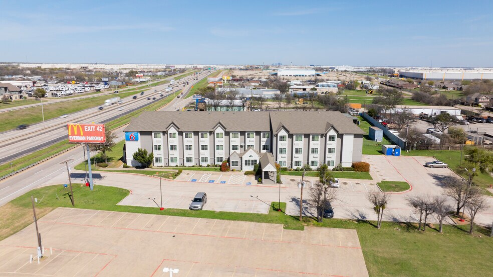 More Photos Of 10675 South Fwy, Fort Worth Hotel For Sale