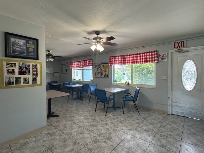 More Photos Of 1930 Lincoln St, Hollywood Assisted Living For Sale