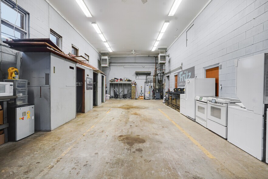 More Photos Of 27 Division St, Waterford Freestanding For Sale