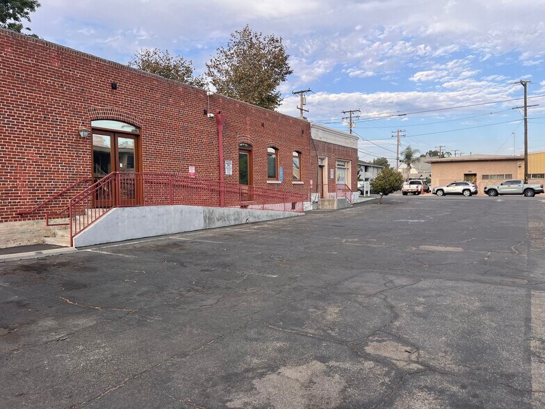 More Photos Of 216 N 8th St, Santa Paula Medical For Lease