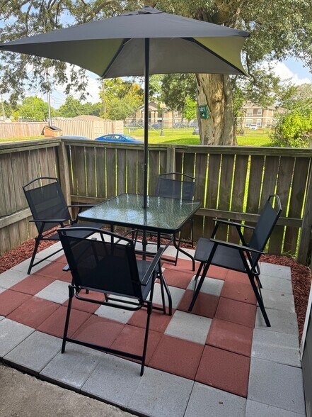 More Photos Of 127 W Plantation Dr, Lake Jackson Apartments For Sale