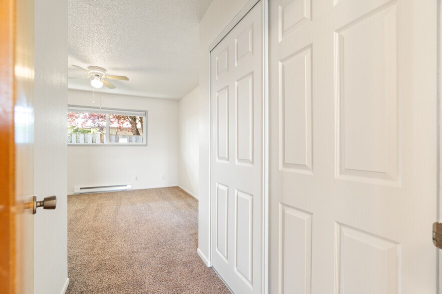 More Photos Of 110-162 NW 15th St, Gresham Apartments For Sale