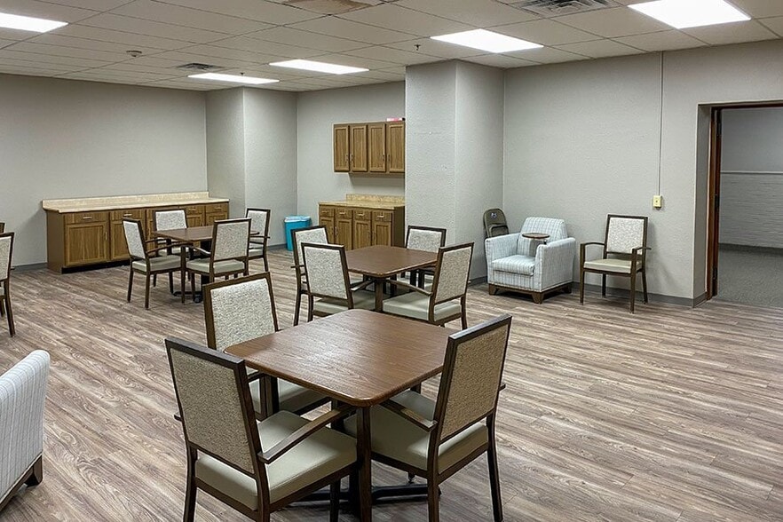 More Photos Of 600 W North St, Greenfield Apartments For Sale