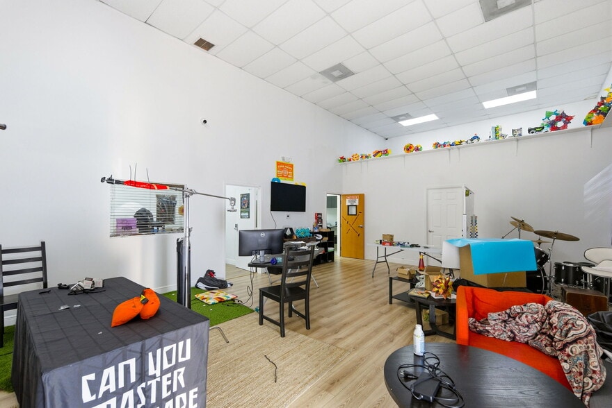 More Photos Of 74 SW 12th Ave, Dania Warehouse For Lease