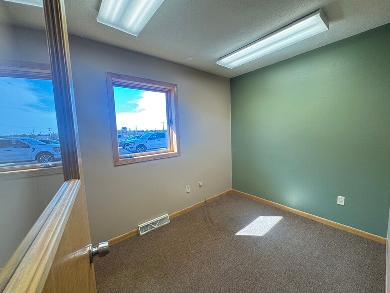 More Photos Of 1226 Lincoln St, Rhinelander Office For Sale