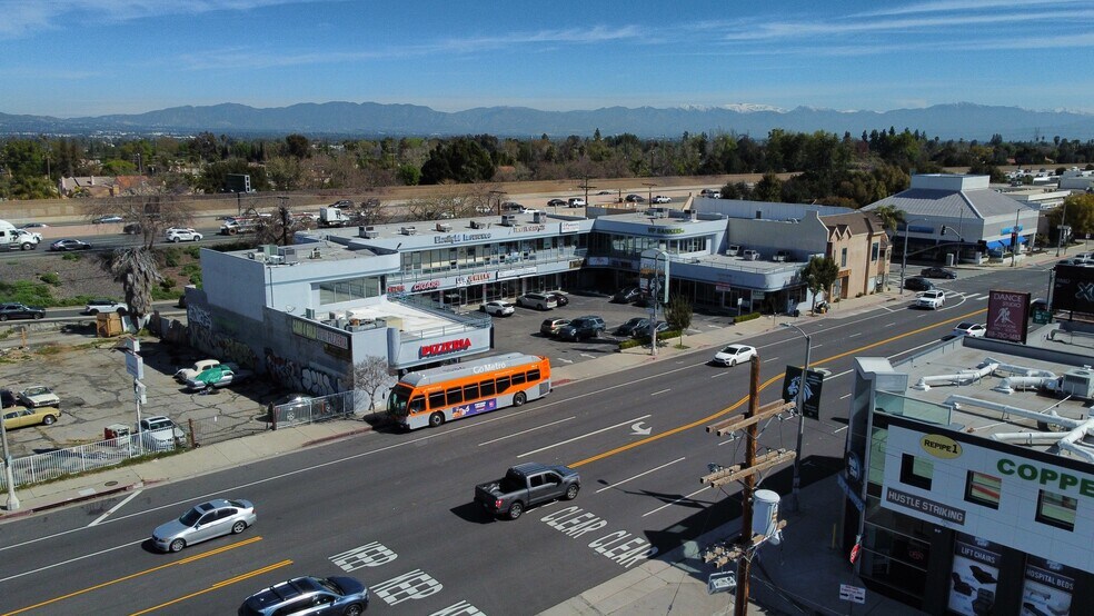 More Photos Of 19307-19327 Ventura Blvd, Tarzana Storefront Retail Office For Lease