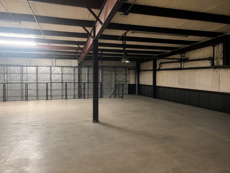 More Photos Of 7031 Grand Blvd, Houston Research And Development For Lease