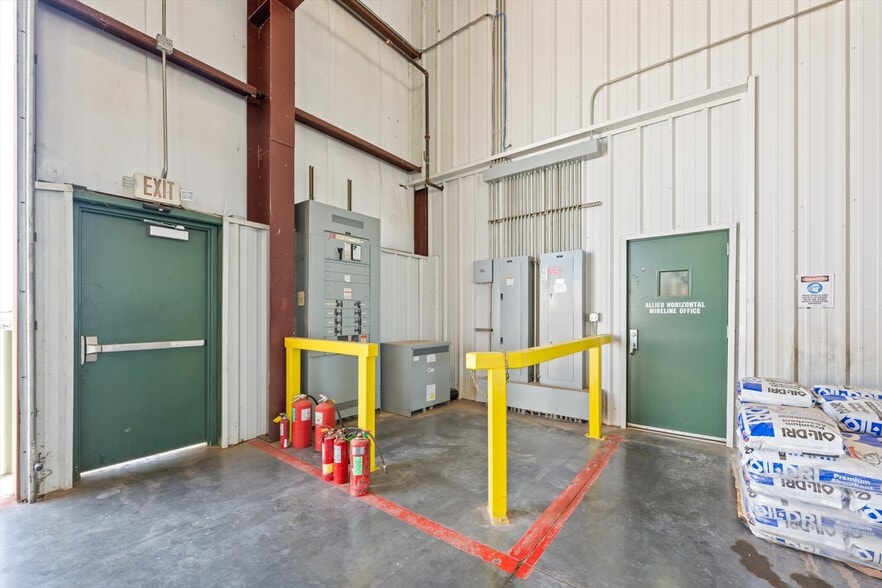 More Photos Of 13020 S Sunnylane Rd, Moore Industrial For Lease