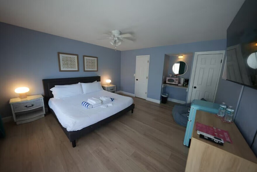 More Photos Of 345 Hamden Dr, Clearwater Hotel For Sale