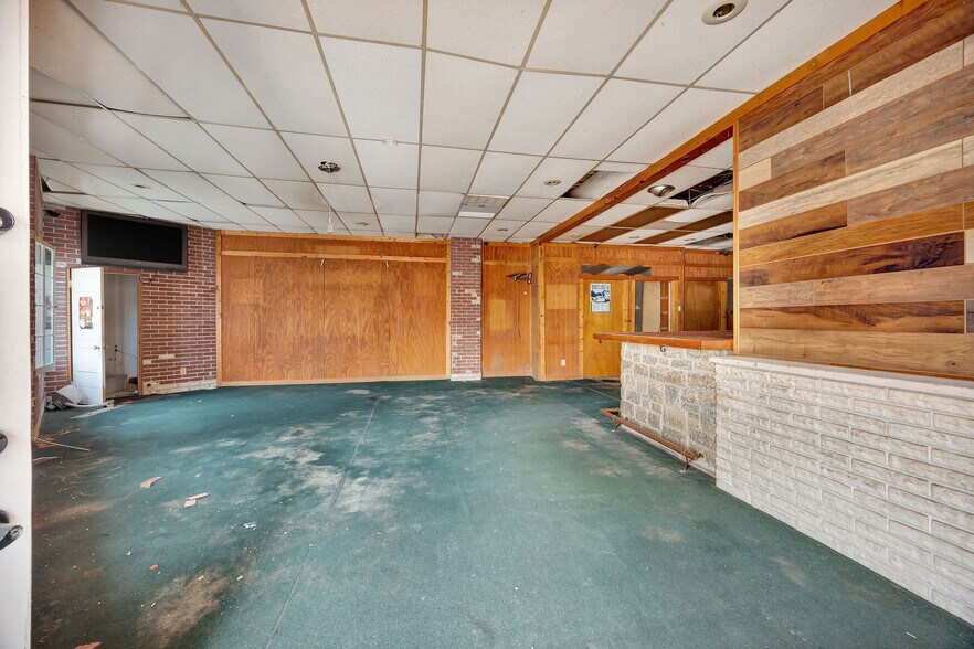 More Photos Of 100 S Brookville Pike, West College Corner Freestanding For Sale