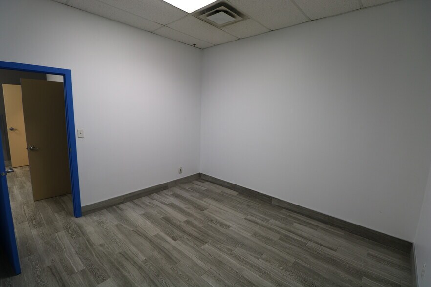 More Photos Of 10008-10022 167 St NW, Edmonton Showroom For Sale