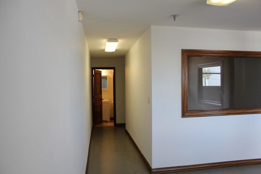 More Photos Of 1970 NW 70th Ave, Miami Warehouse For Lease