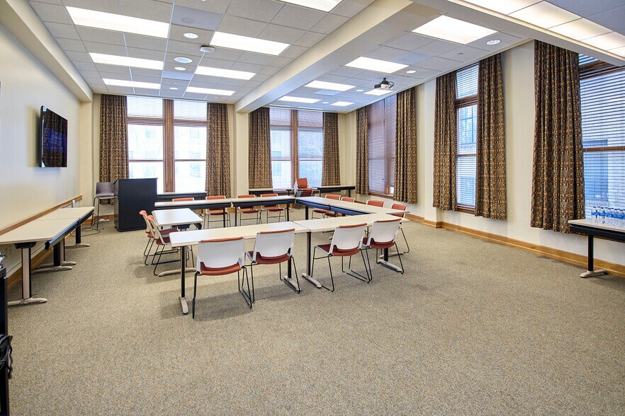 More Photos Of 240 Capitol St, Charleston Office For Sale