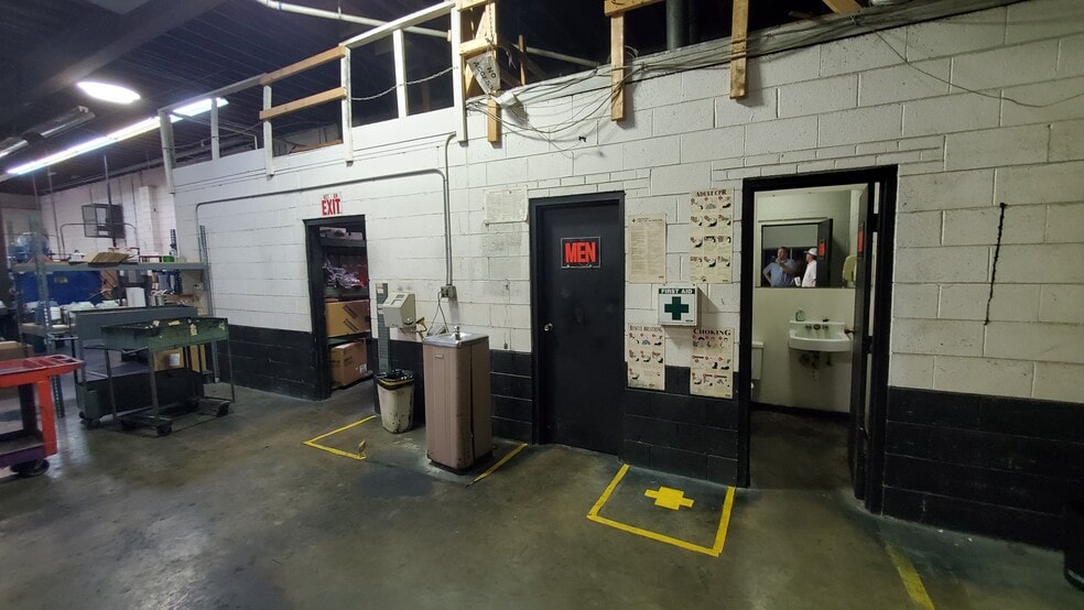 More Photos Of 4820 Rozzelles Ferry Rd, Charlotte Manufacturing For Lease