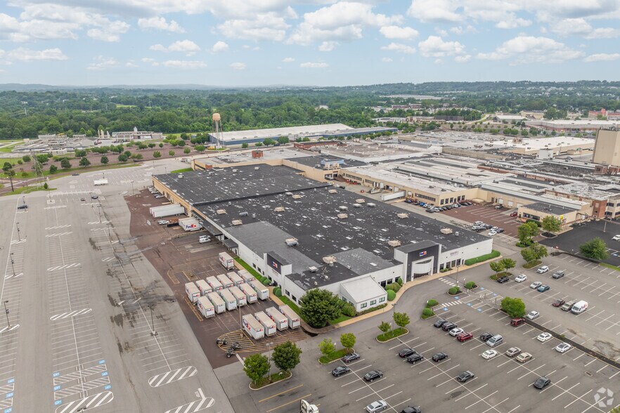 More Photos Of 122 Mill Rd, Oaks Warehouse For Lease