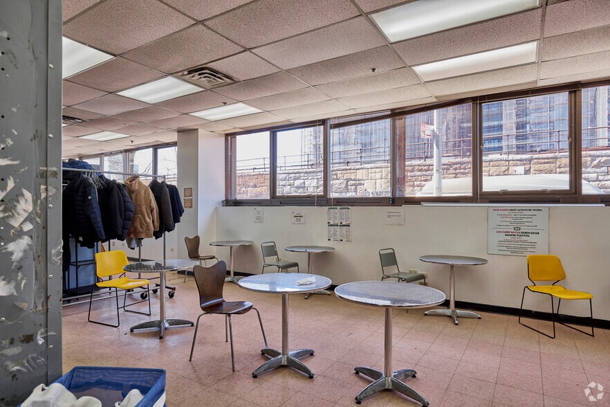 More Photos Of 2590 Park Ave, Bronx Manufacturing For Lease