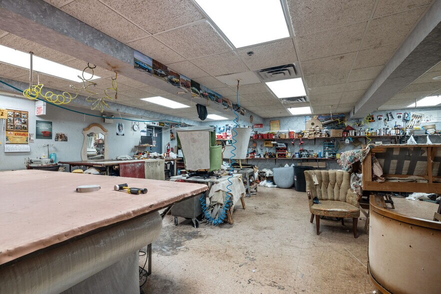 More Photos Of 5601 W 120th St, Alsip Light Distribution For Sale