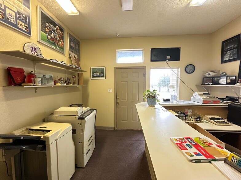 More Photos Of 1337 S Main St, Keller Freestanding For Sale