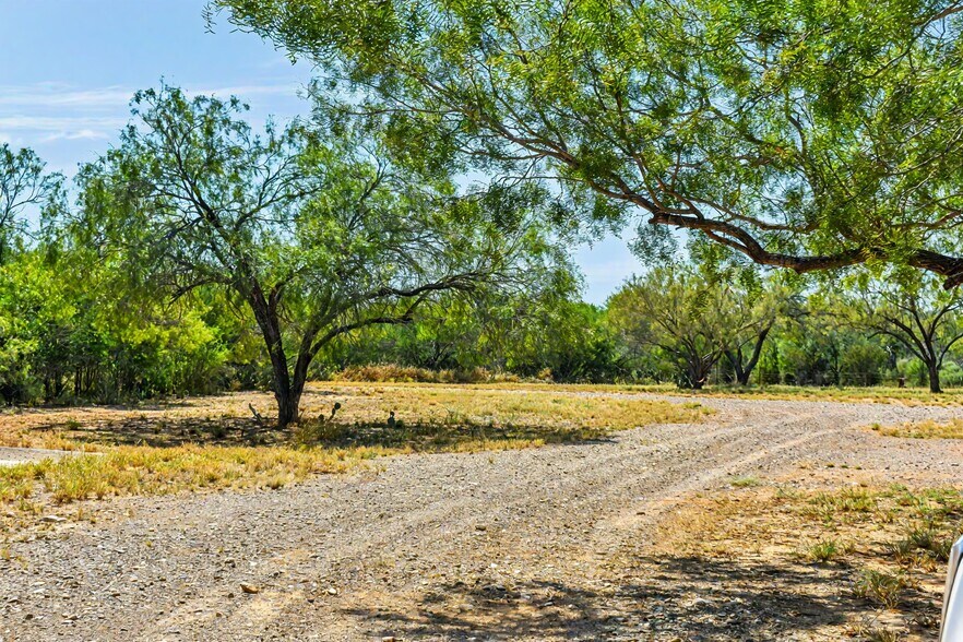 More Photos Of 20757 US Highway 83 N, Laredo Land For Sale