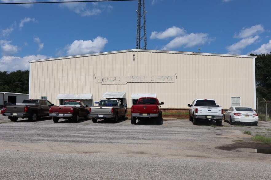 More Photos Of 1530 Parker Ln, Enterprise Warehouse For Lease