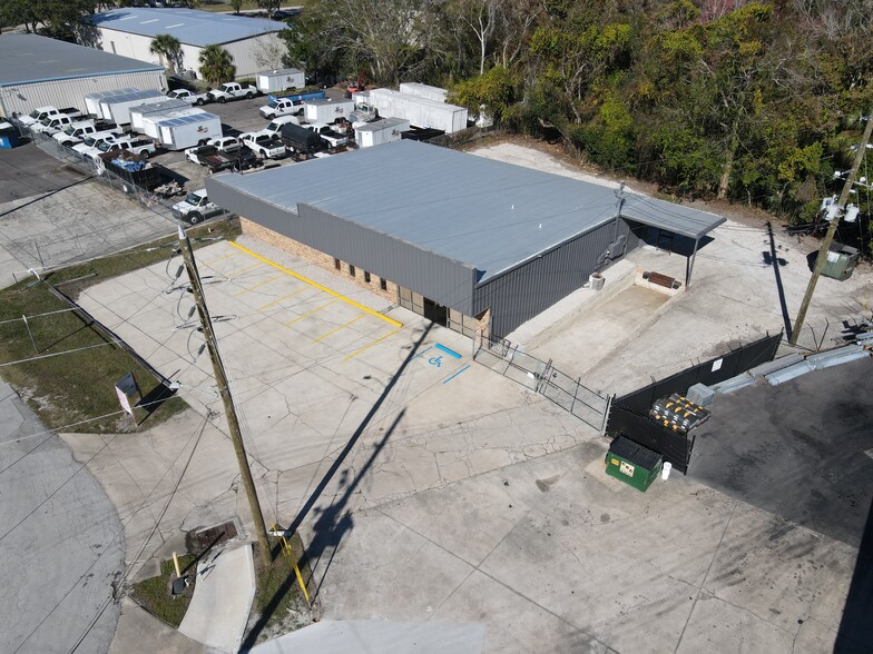 Primary Photo Of 735 Commerce Cir, Longwood Warehouse For Lease