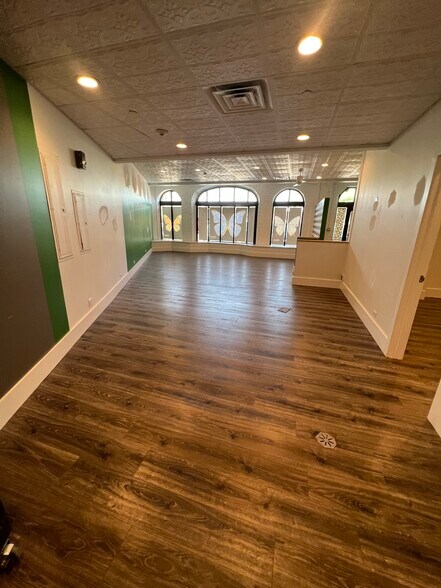 More Photos Of 430 Park Ave, Highland Park Office For Lease