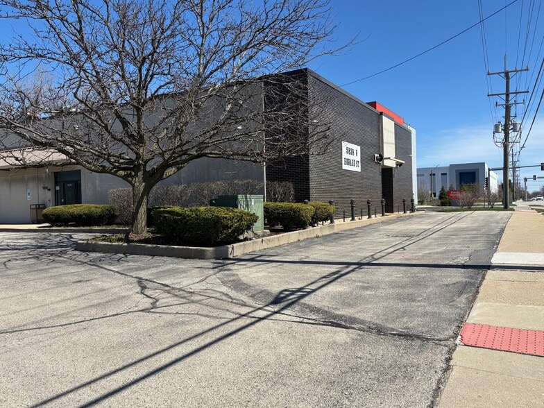 More Photos Of 5834 W Howard St, Skokie Warehouse For Sale
