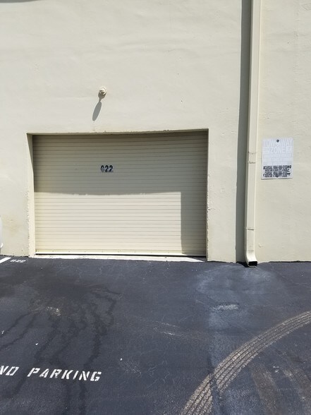 More Photos Of 818-838 NE 40th Ct, Oakland Park Warehouse For Lease