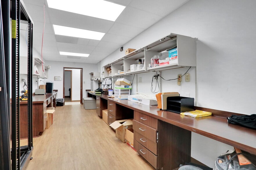 More Photos Of 1736 University Blvd S, Jacksonville Medical For Lease