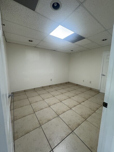 More Photos Of 5745-5759 NW 151st St, Miami Lakes Light Distribution For Lease