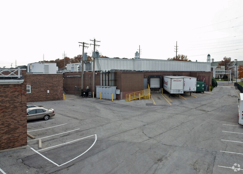 More Photos Of 10275-10287 Clayton Rd, Frontenac Unknown For Lease