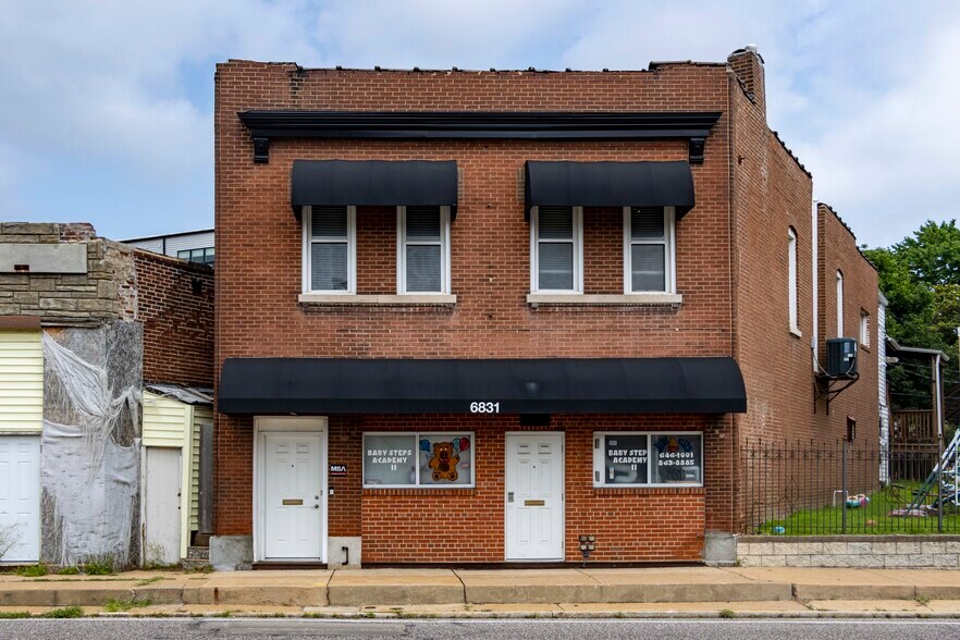 Primary Photo Of 6831 Manchester Ave, Saint Louis Freestanding For Sale