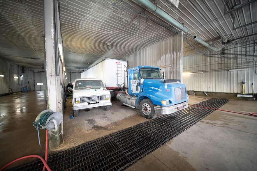 More Photos Of 501 11th St NE, Austin Carwash For Sale