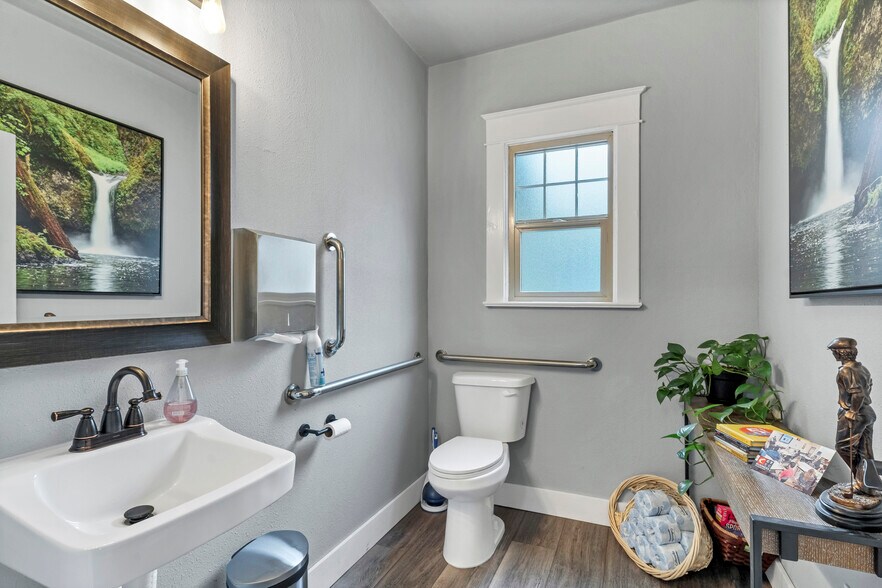 More Photos Of 1705 Commercial St SE, Salem Office Residential For Sale