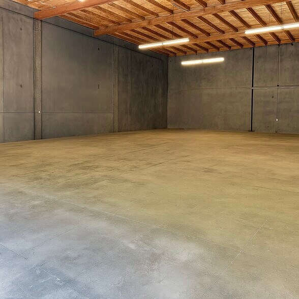 More Photos Of 1941 Losee Rd, North Las Vegas Warehouse For Lease