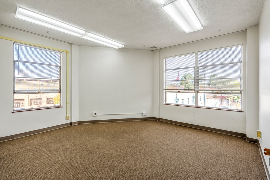 More Photos Of 142 W Palace Ave, Santa Fe Office Residential For Sale