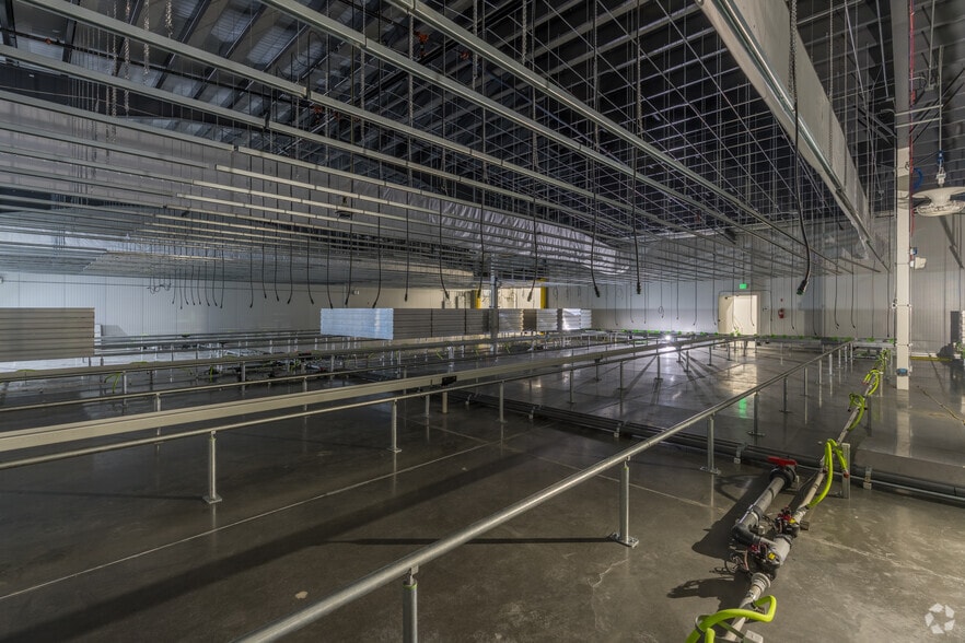 More Photos Of 7897 Randolph Rd NE, Moses Lake Manufacturing For Sale