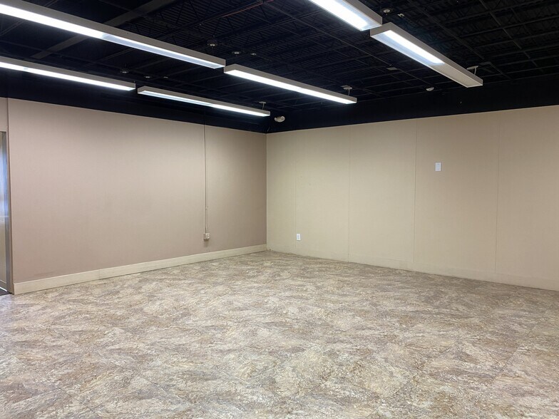 More Photos Of 4300 W Bellfort St, Houston Religious Facility For Lease
