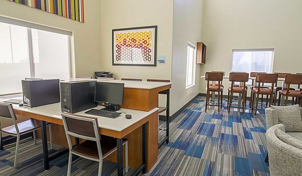 More Photos Of 220 N Expressway 77, Raymondville Hotel For Sale