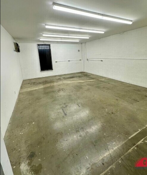 More Photos Of 9851 Owensmouth Ave, Chatsworth Warehouse For Lease