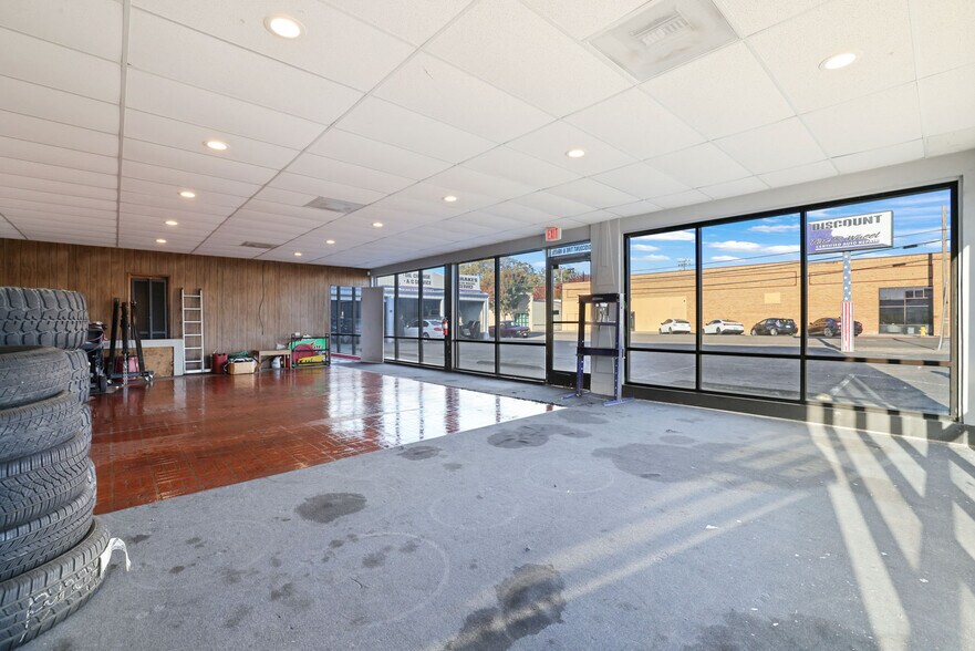 More Photos Of 210 S Center St, Turlock Auto Repair For Sale