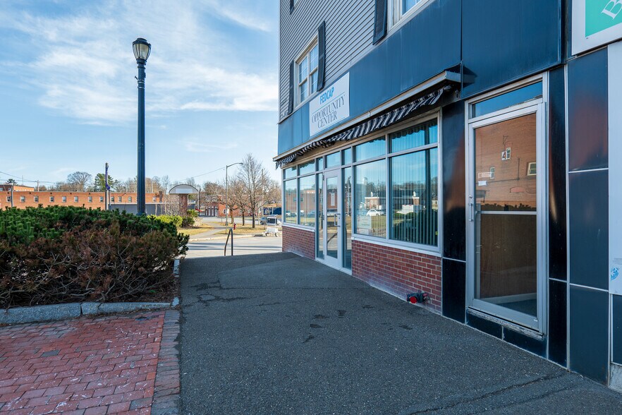 More Photos Of 4 Market Sq, Houlton Office For Sale