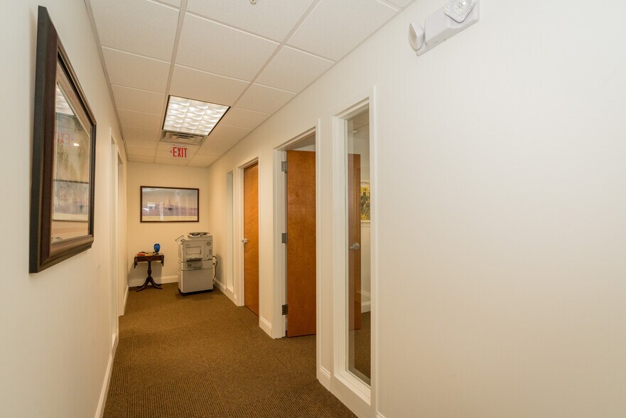 More Photos Of 60 Railroad Pl, Saratoga Springs Office For Lease
