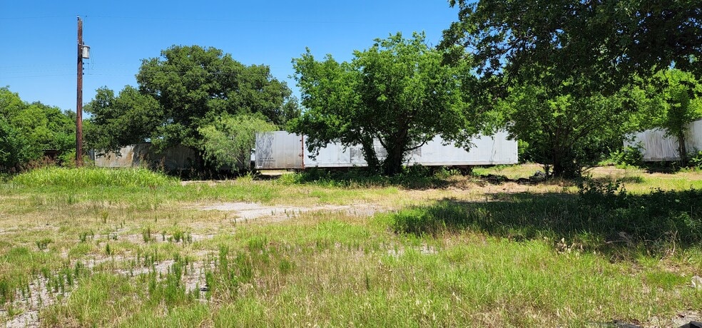 More Photos Of 7305 Julius Schepps Fwy, Dallas Warehouse For Lease